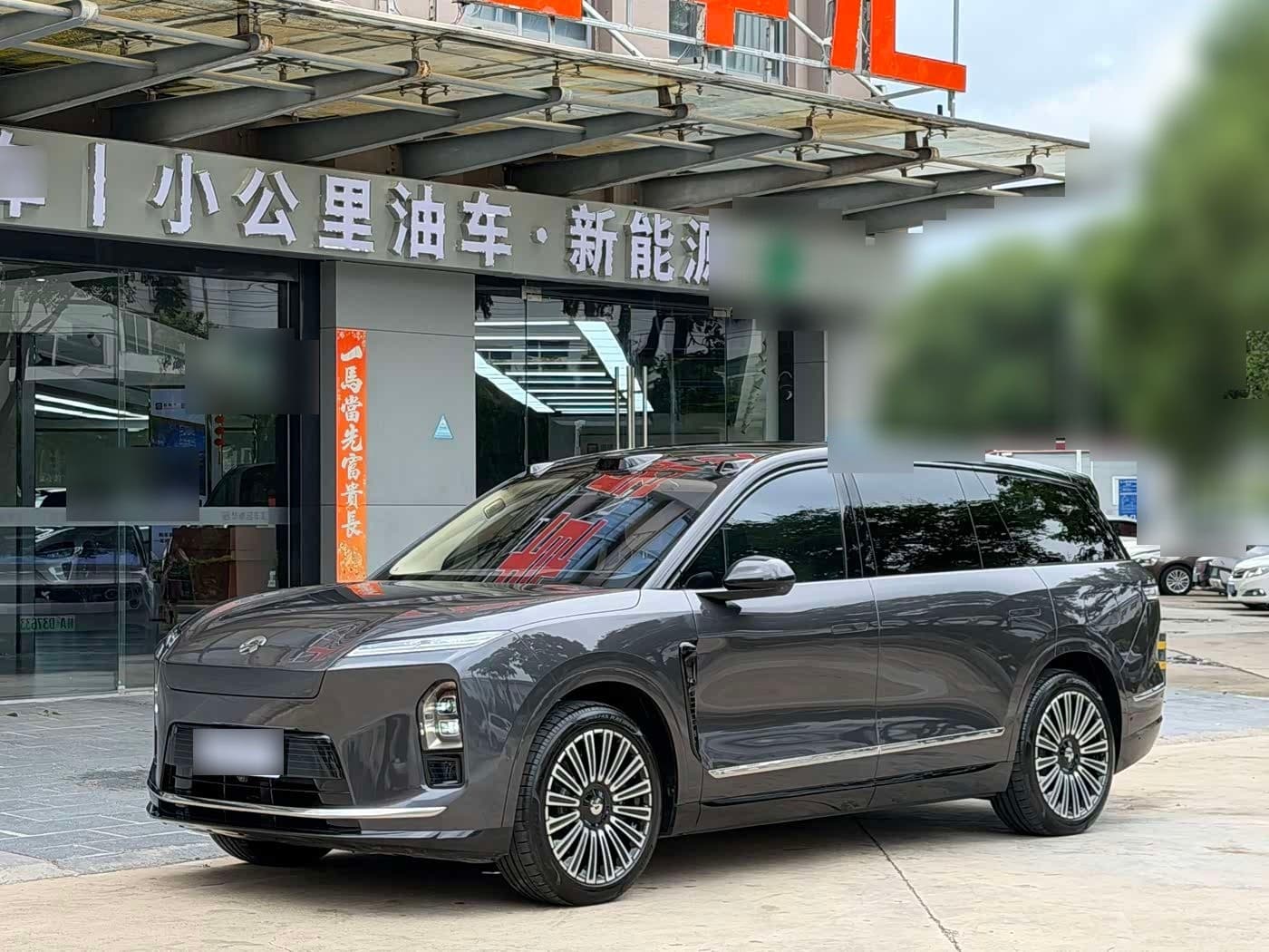 2025 NIO ES8