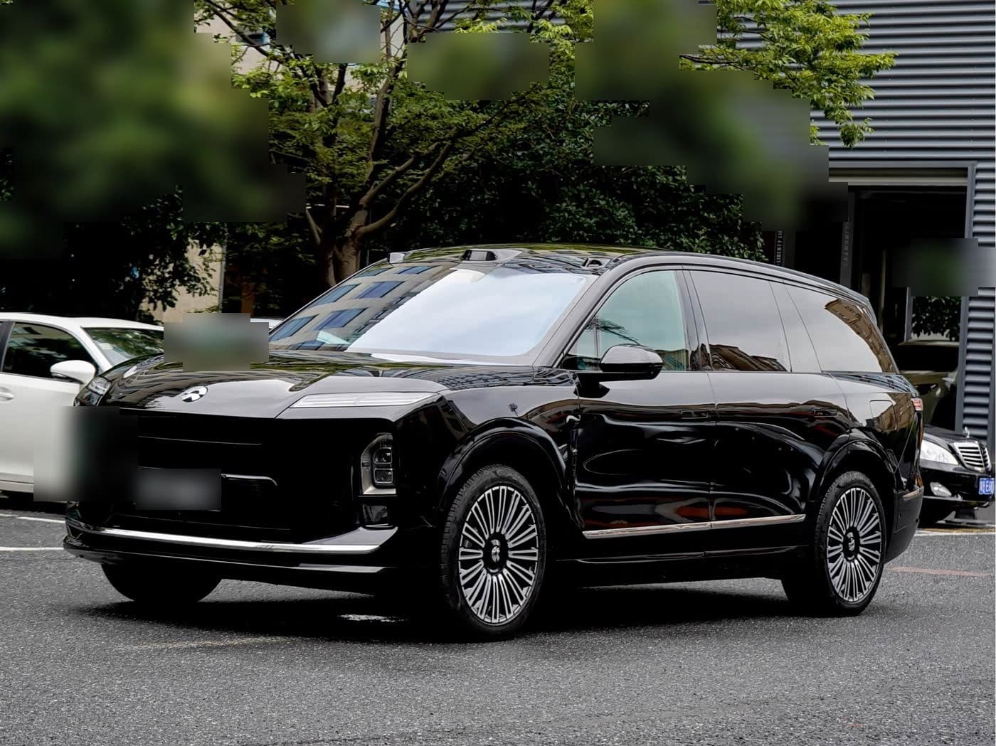 2025 NIO ES8