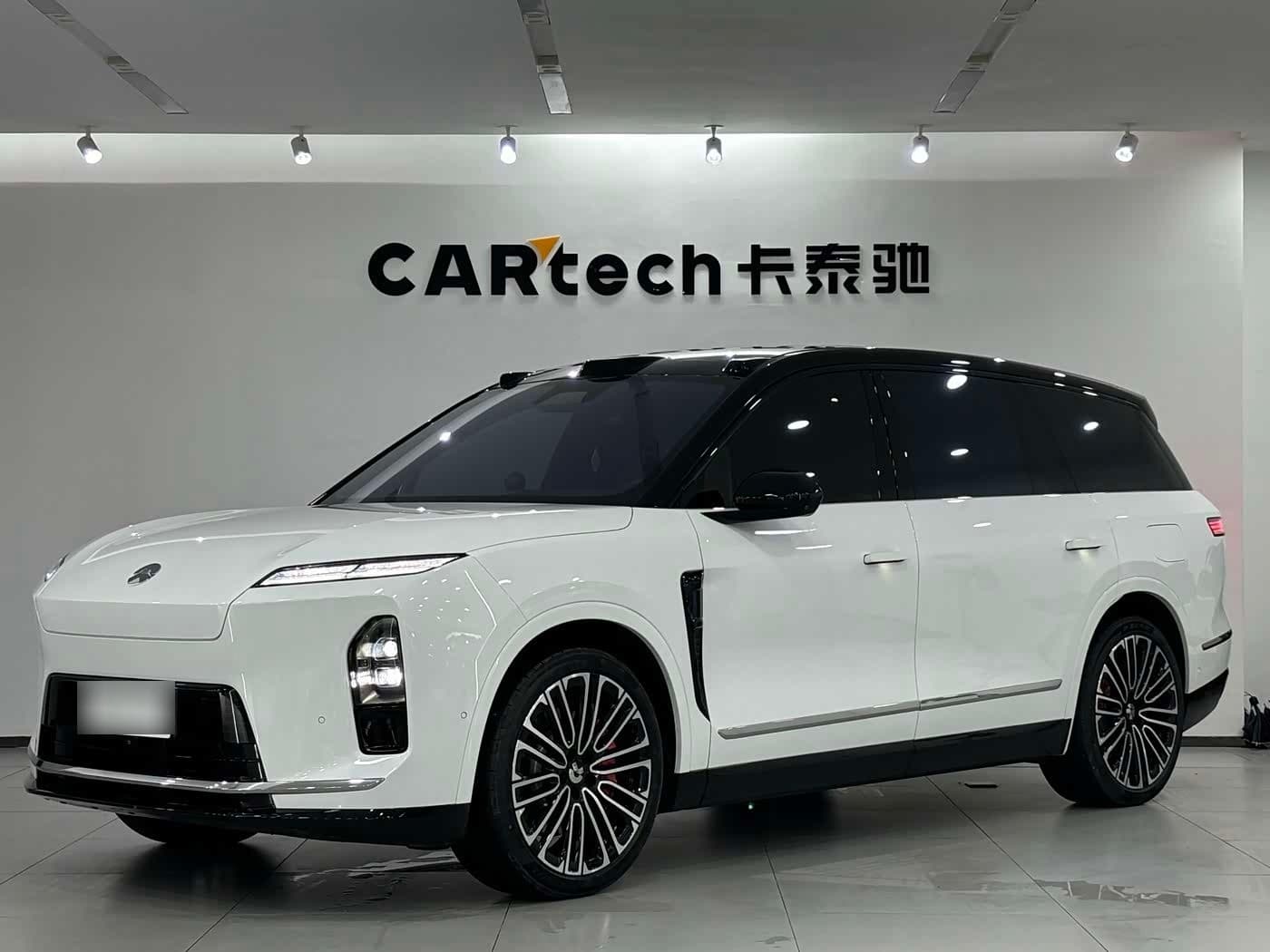 2025 NIO ES8