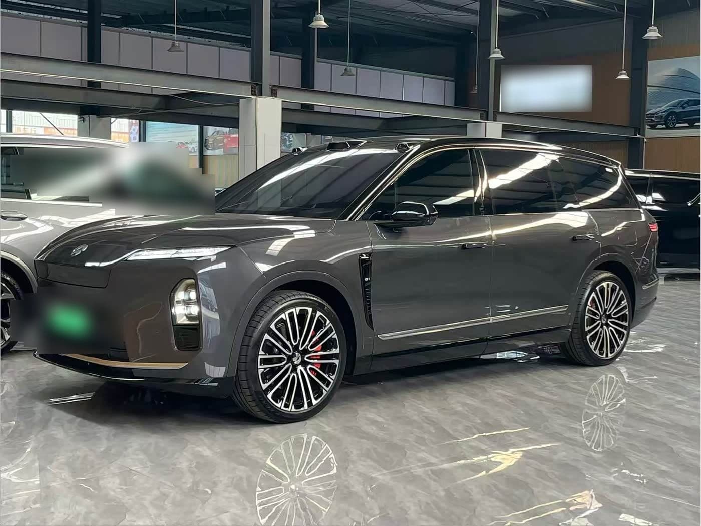 2025 NIO ES8