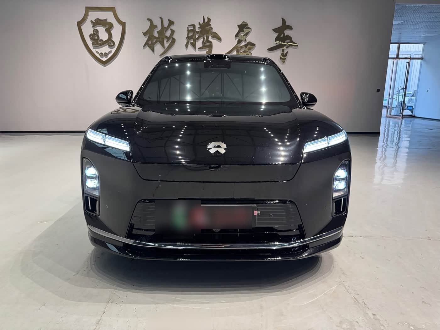 2025 NIO ES8