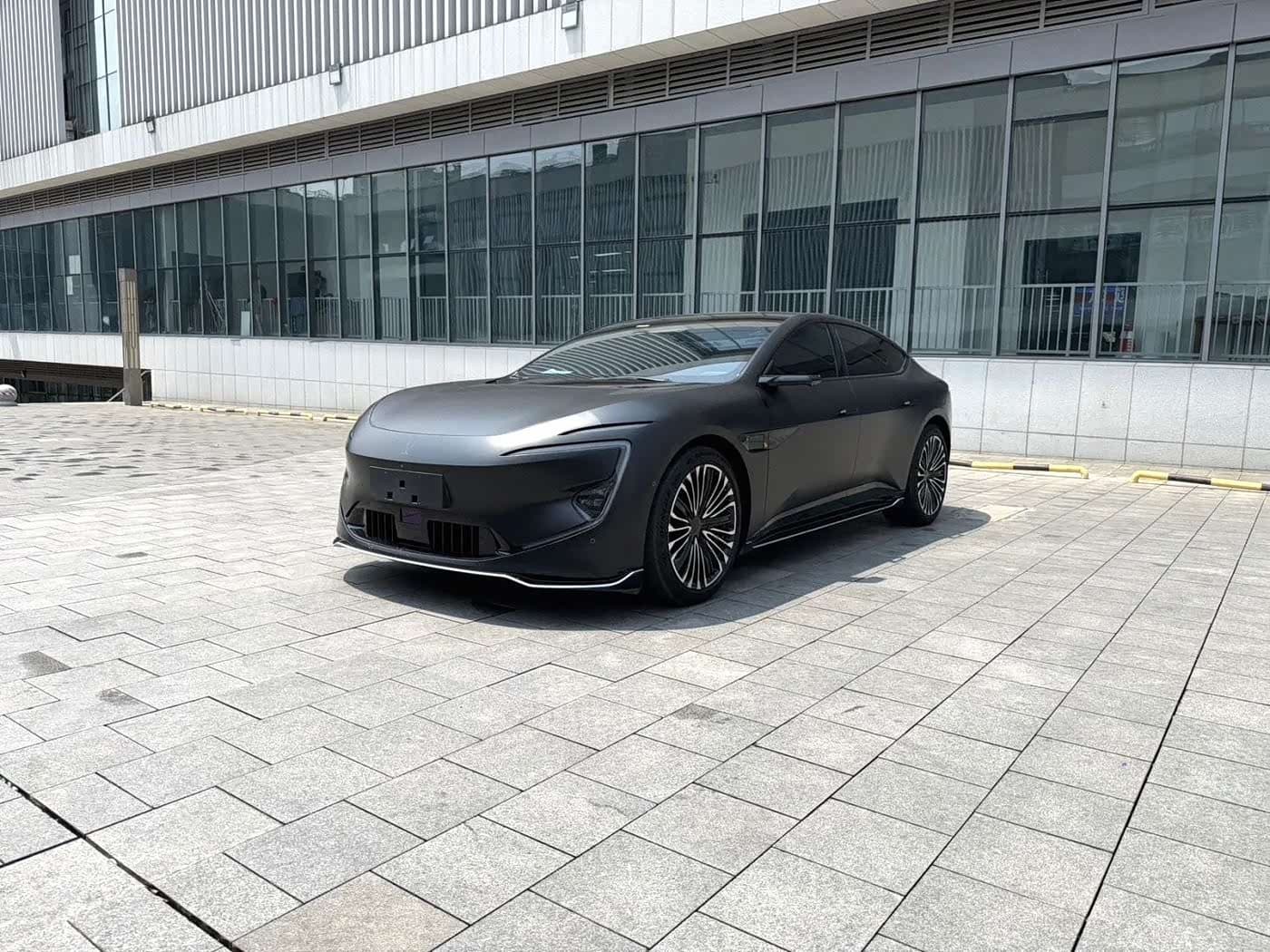 2024 Avatr 12