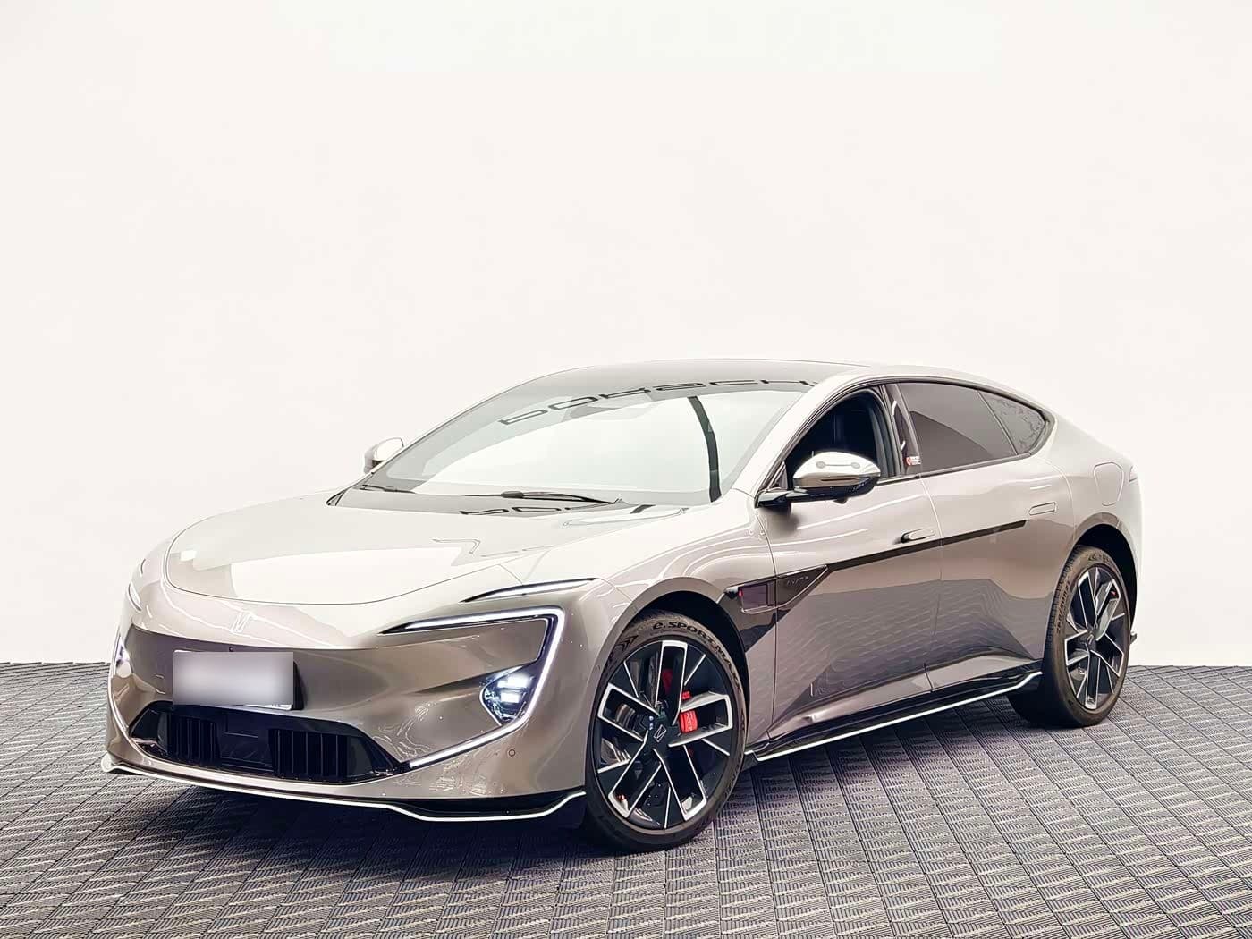 2024 Avatr 12