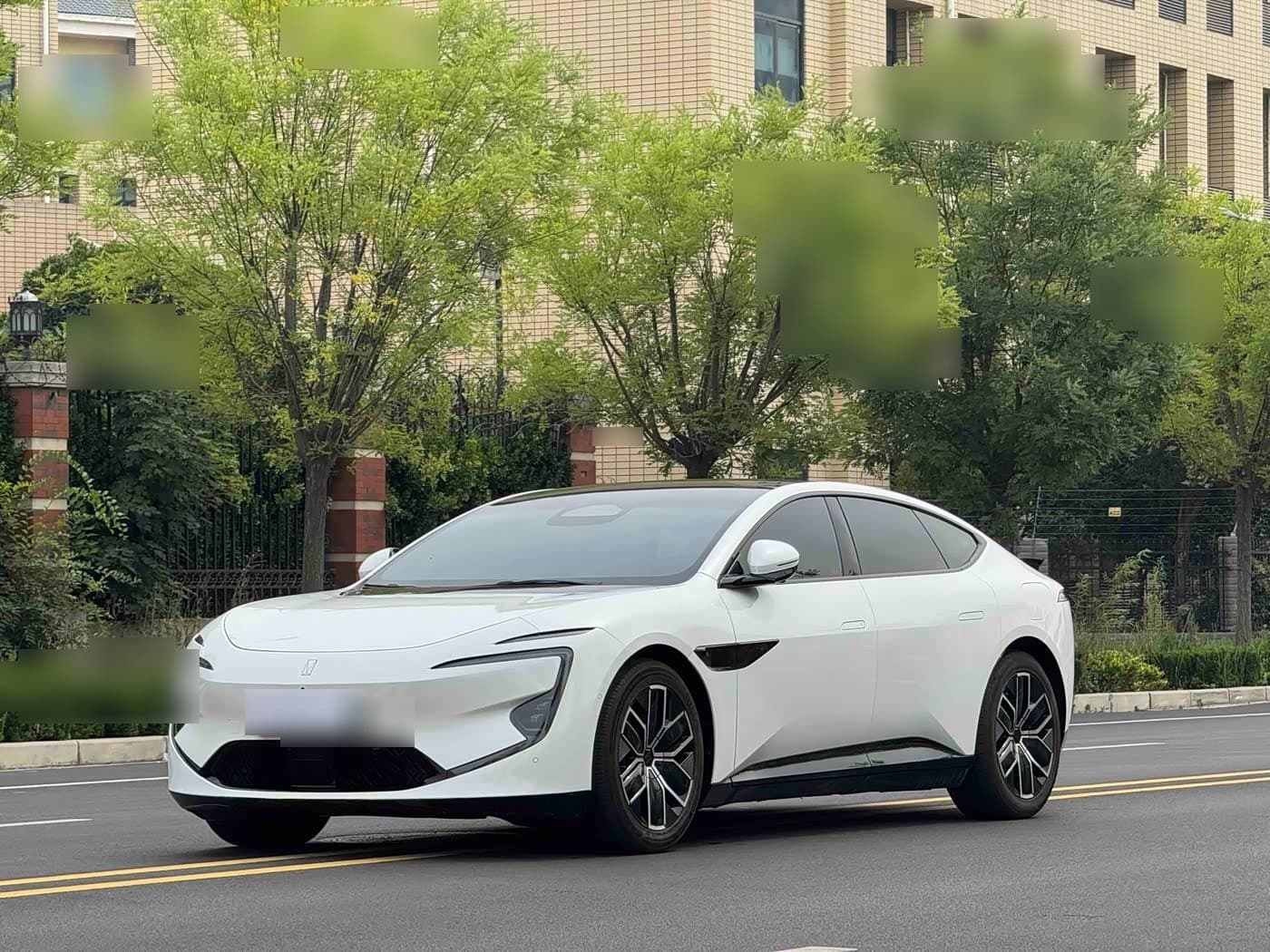 2024 Avatr 12