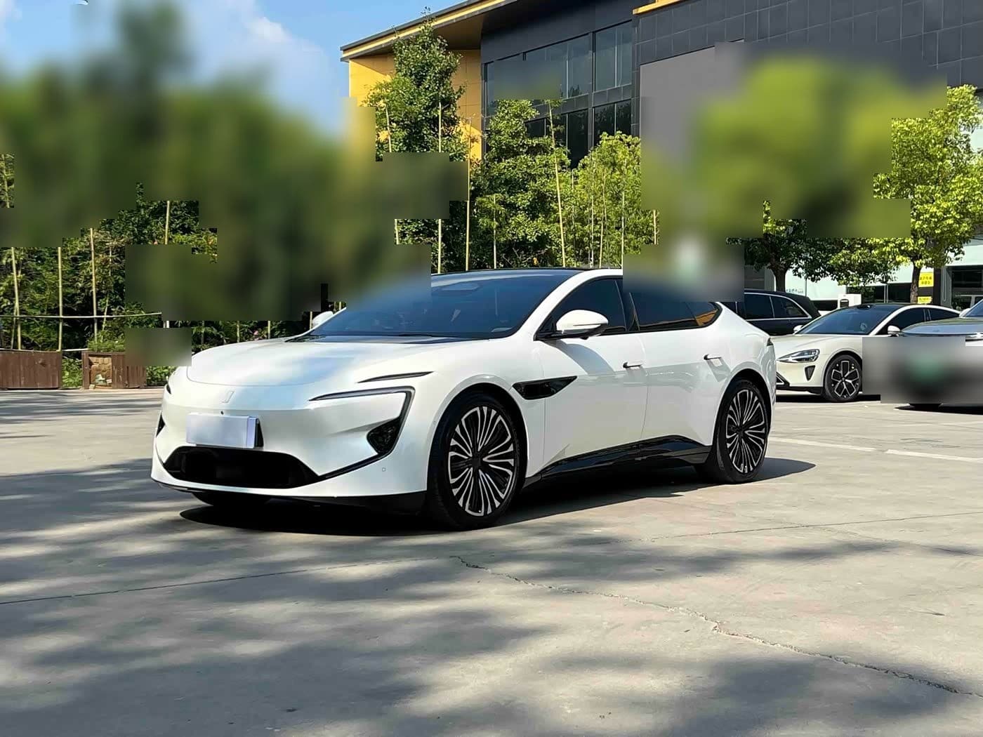 2024 Avatr 12