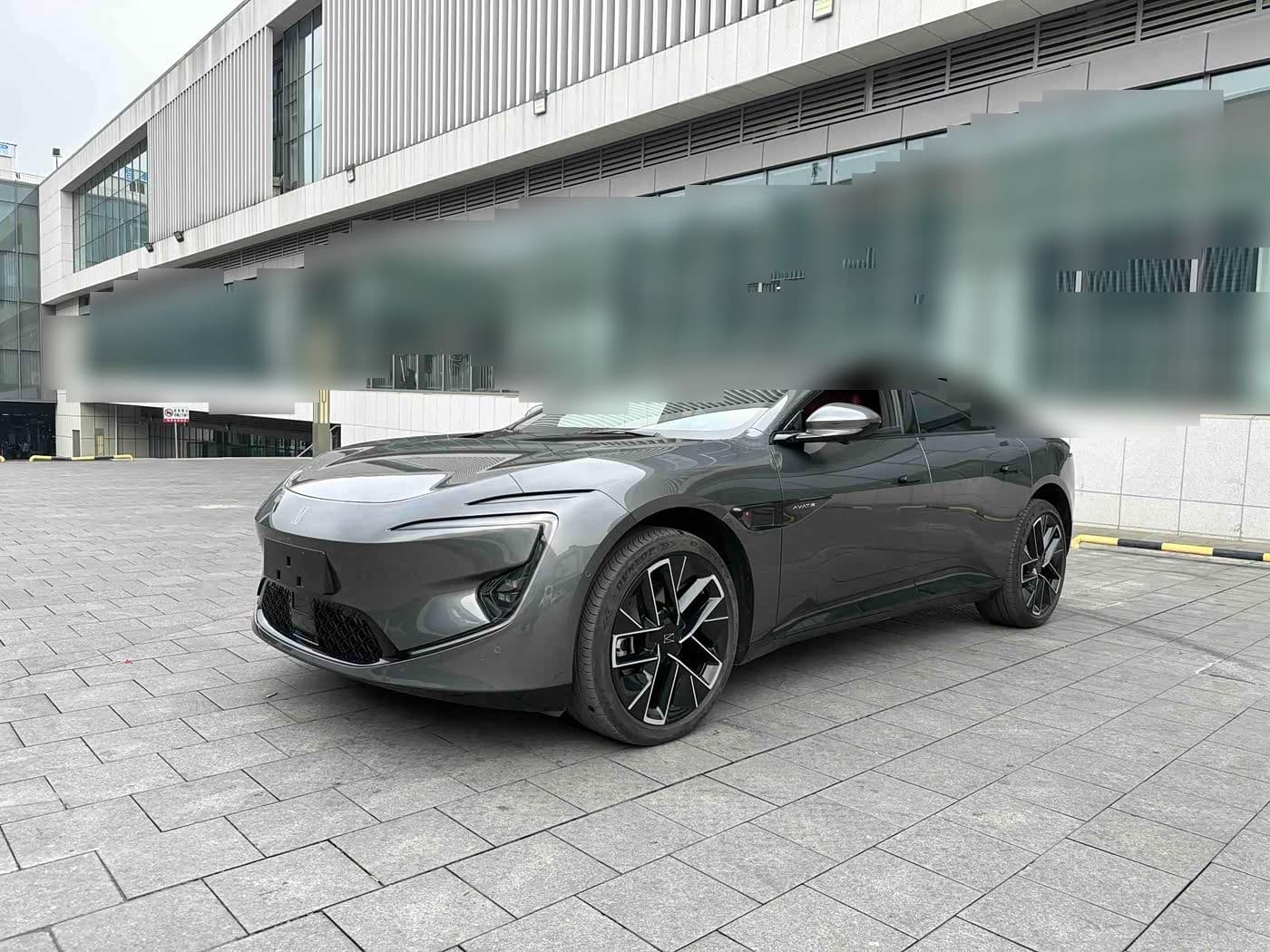 2025 Avatr 12