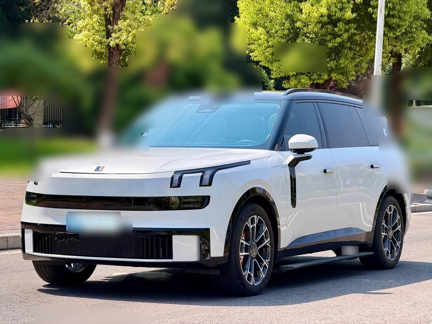 2025 Lynk & Co 900 front exterior