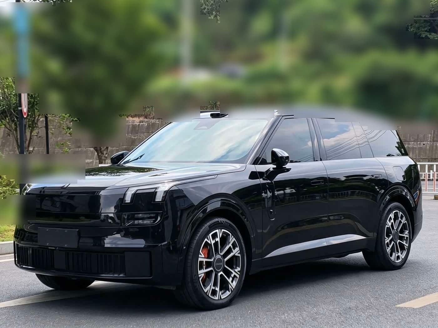 2025 Lynk & Co 900 front exterior