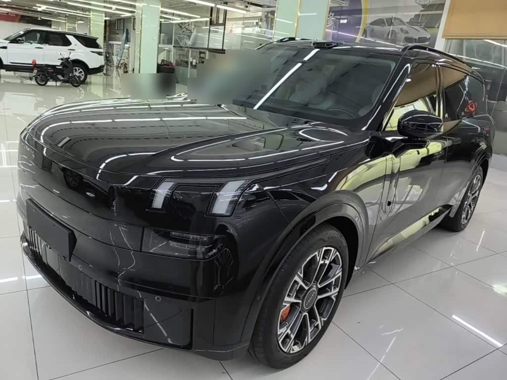 2025 Lynk & Co 900