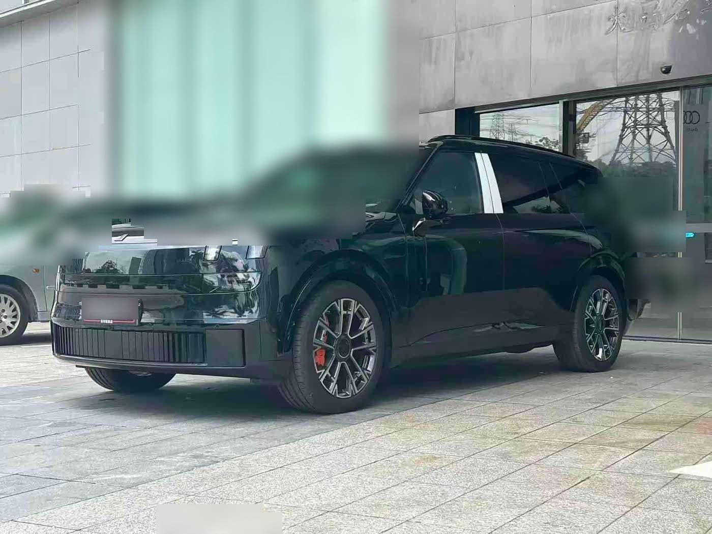 2025 Lynk & Co 900
