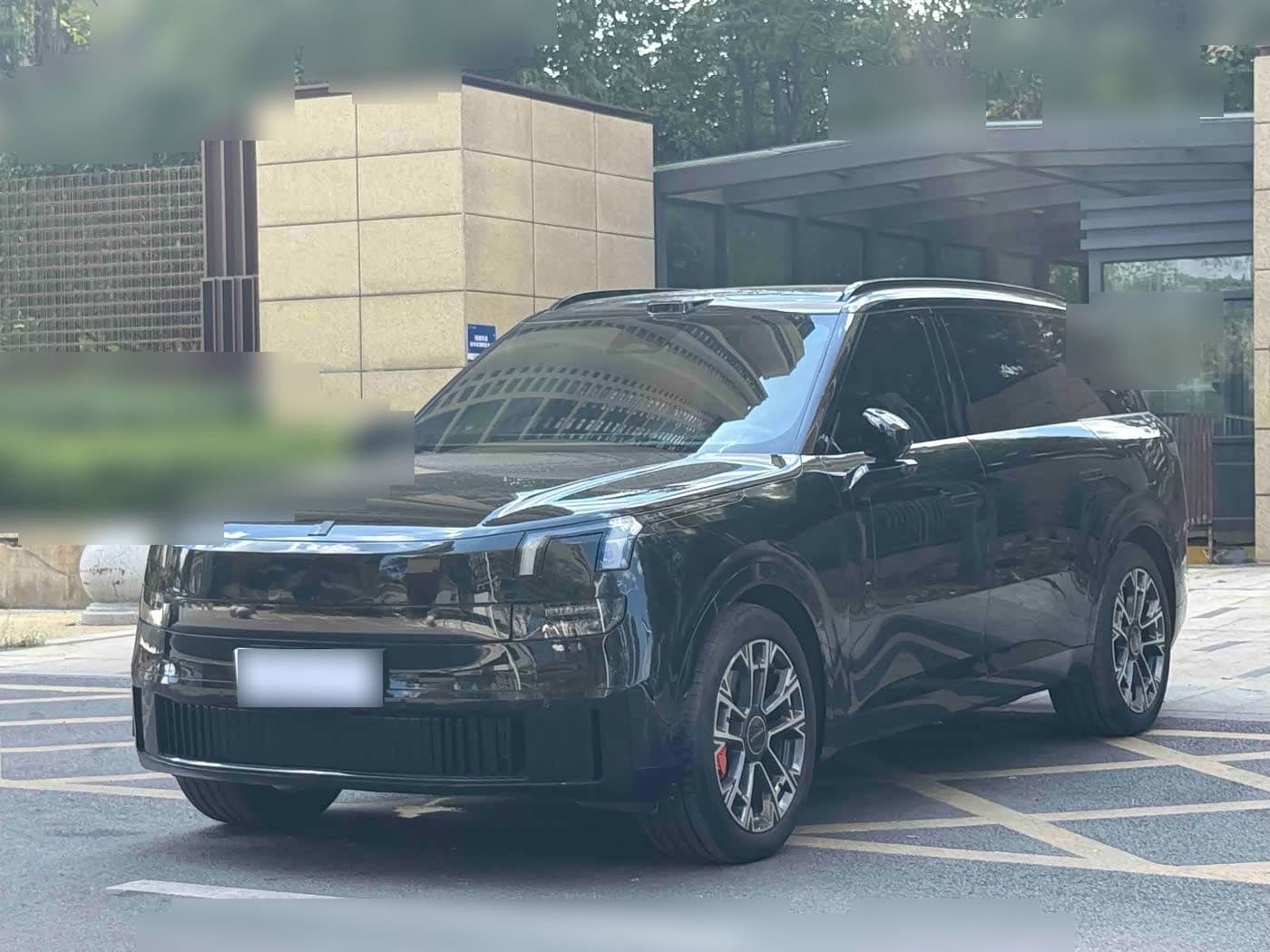 2025 Lynk & Co 900