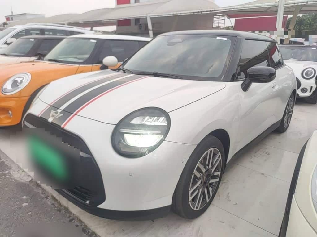 2025 MINI Electric MINI COOPER front exterior