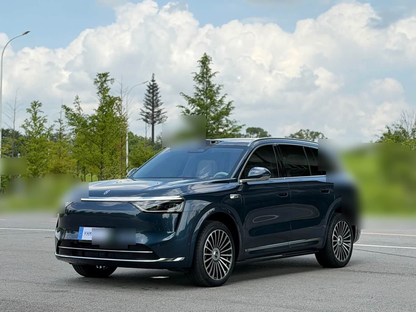 2025 AITO Wenjie AITO M8 front exterior