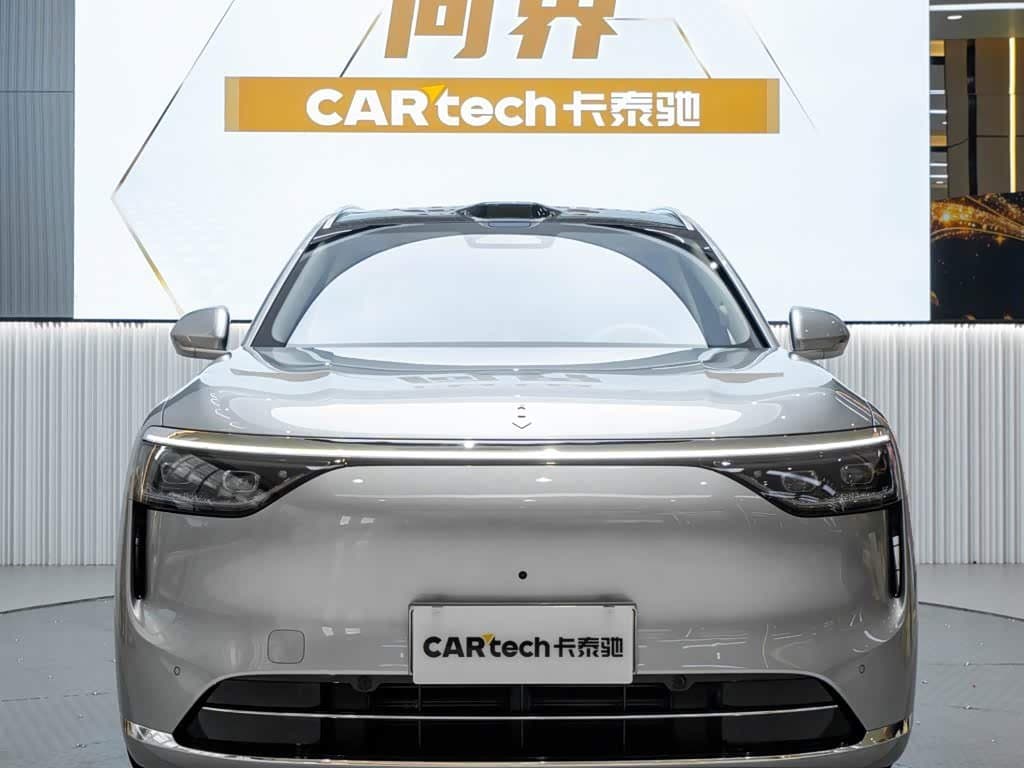 2025 AITO Wenjie AITO M8 front exterior