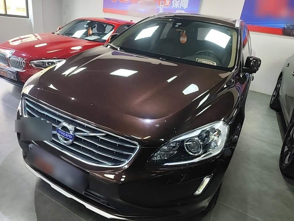 2017 Volvo XC60 front exterior