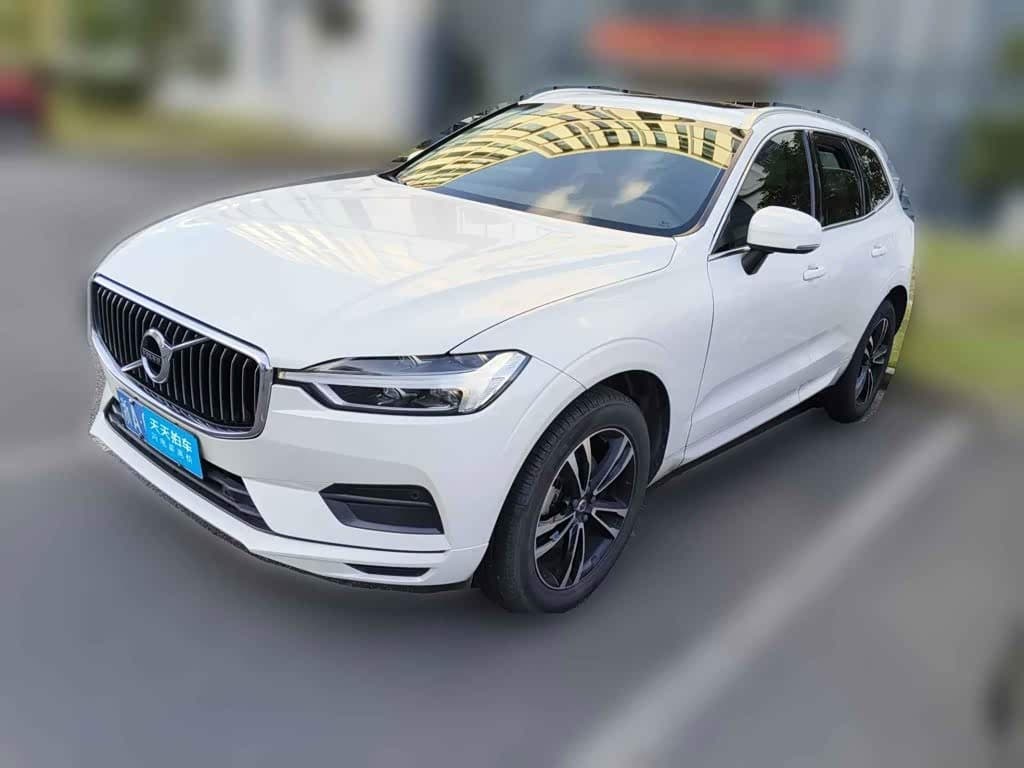 2018 Volvo XC60 front exterior