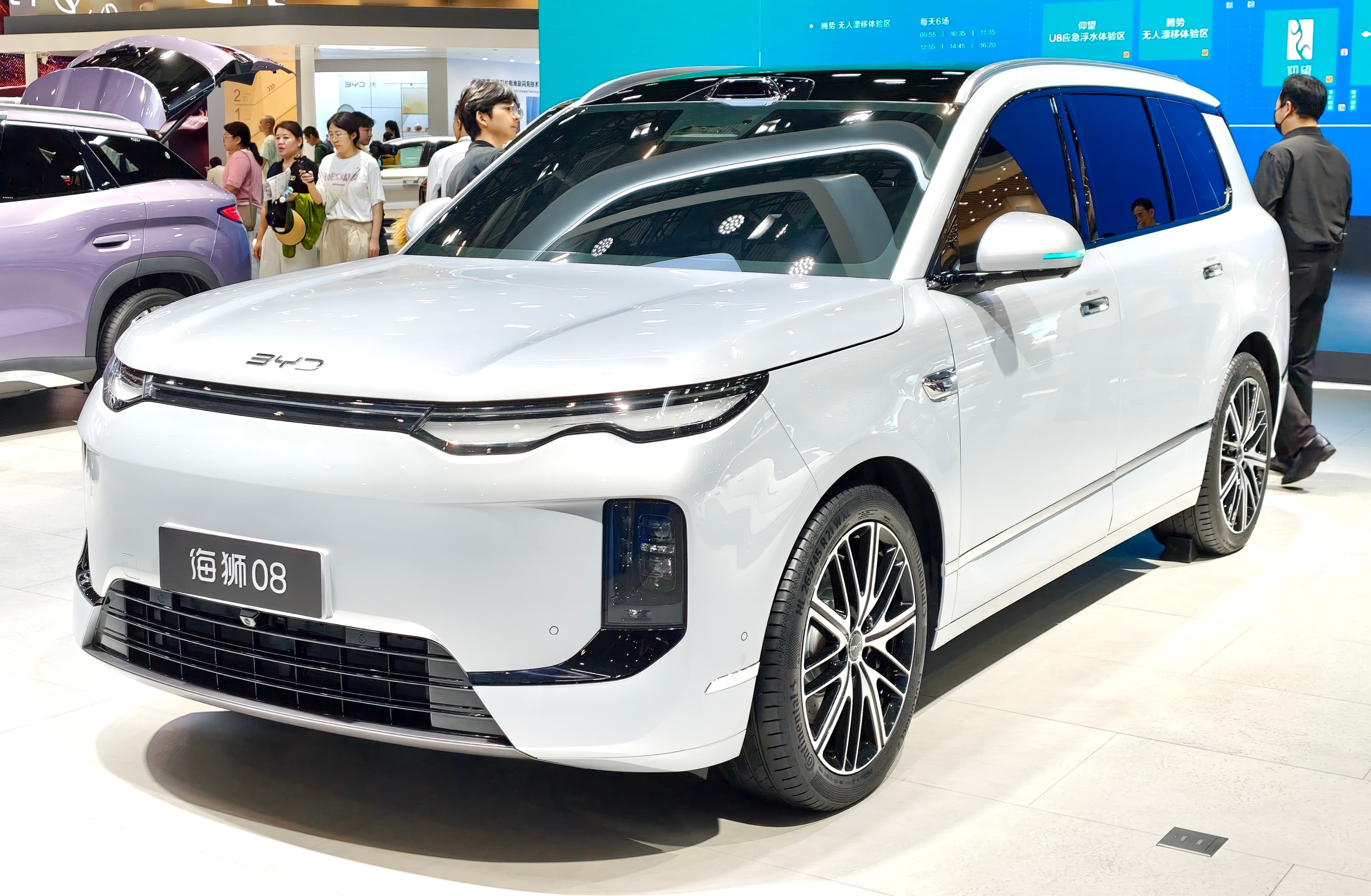 The BYD Sea Lion 08 (badged 海狮08) at the Greater Bay Area Auto Show, Shenzhen. Photo by User3204, Wikimedia Commons (CC BY-SA 4.0) — not a DriveSino inventory photo, since the Sea Lion 08 hasn't reached the used-export market yet.